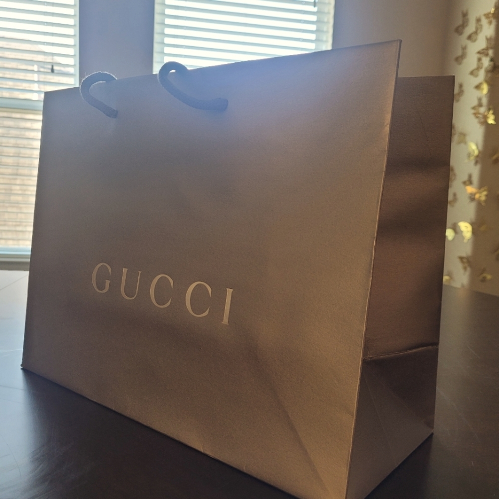 Gucci shopping bag